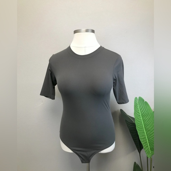 Spanx Ribbed Crew Neck Short Sleeve Bodysuit - Size XL - Picture 4 of 6